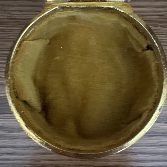 Small Victorian Ornate Gold & White
Music Trinket Box. Gold Lining. 3x4". VTG - Picture 8 of 17